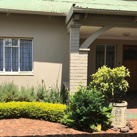 12 On Brecher Pretoria-Noord Extérieur photo