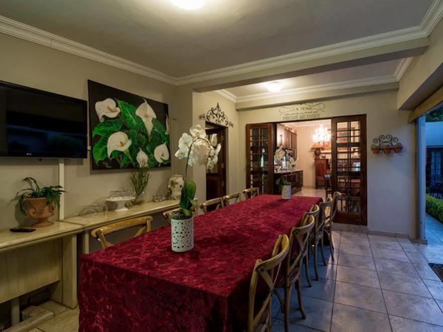 12 On Brecher Pretoria-Noord Extérieur photo